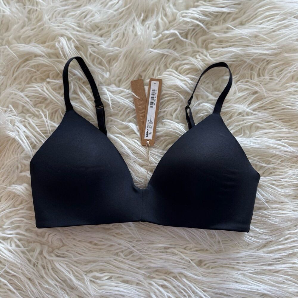 Skims Wireless Form T-shirt Bra Onyx Size 32B